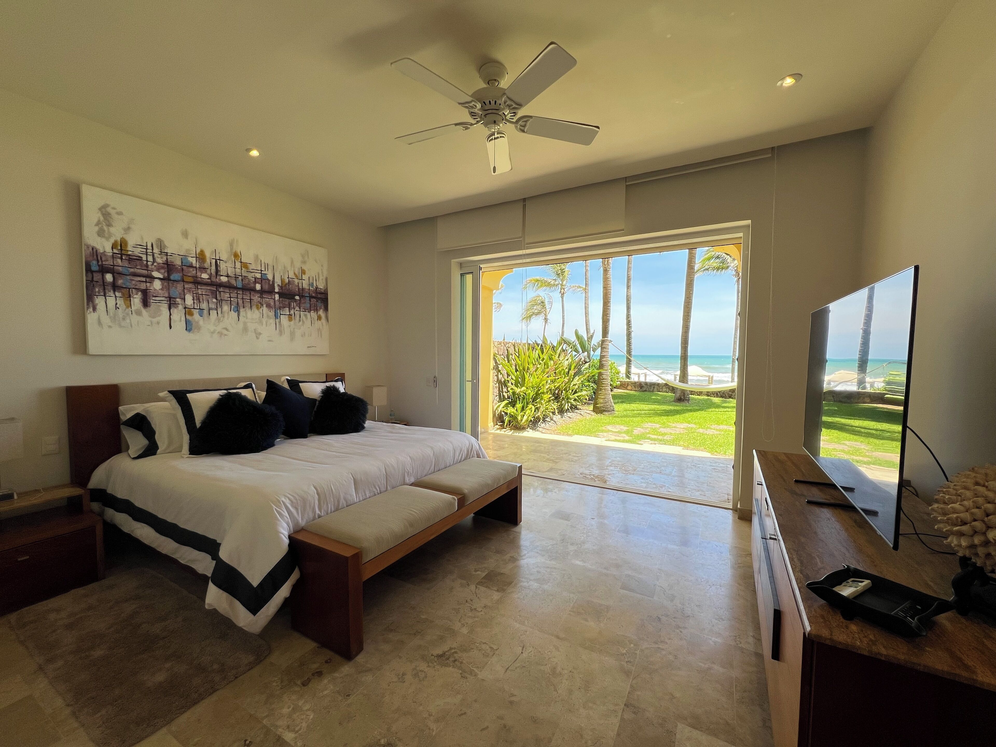 4 slaapkamers, een strijkplank/strijkijzer, internet, beddengoed