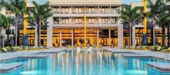 Luxe 2BR Retreat, Resort Style Pool, Near Mayo Clinic, Beaches & Town Center