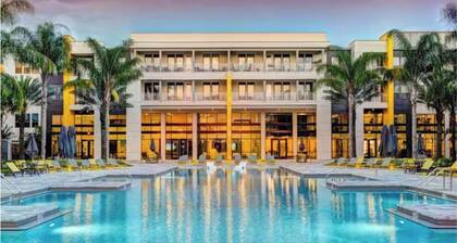 Luxe 2BR Retreat, Resort Style Pool, Near Mayo Clinic, Beaches & Town Center