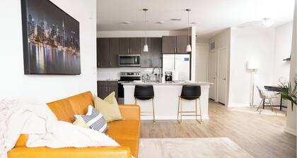 Luxe 2BR Retreat, Resort Style Pool, Near Mayo Clinic, Beaches & Town Center