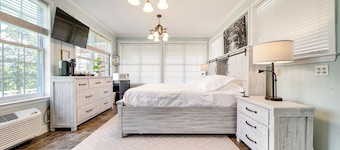 FARM Stay! - Private Heated Pool & Swim Spa - Pool Table - 2 King 7 Queen - 16+