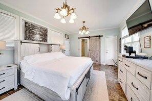 5 bedrooms, iron/ironing board, WiFi, bed sheets