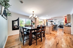 Dining - FARM Stay! - Private Heated Pool & Swim Spa - Pool Table - 2 King 7 Queen - 16+ (Pleasant View)