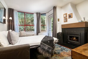 2 bedrooms, desk, iron/ironing board, free WiFi - Townhome+parking walk 6 Minutes to Gondola & Shops (Whistler)