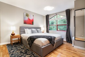 2 habitaciones, escritorio, tabla de planchar con plancha y wifi gratis