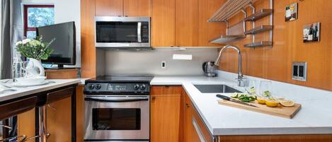 Réfrigérateur, micro-ondes, four, plaque de cuisson