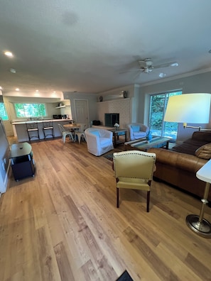 Living area - Morgan Creek Retreat (Ann Arbor)