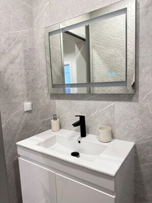 Shower, hair dryer, towels, toilet paper - Elegant 2-BDR, Top Center, 1.5 BATH, 2025 Full Renovation, 2xAC (Sofia)