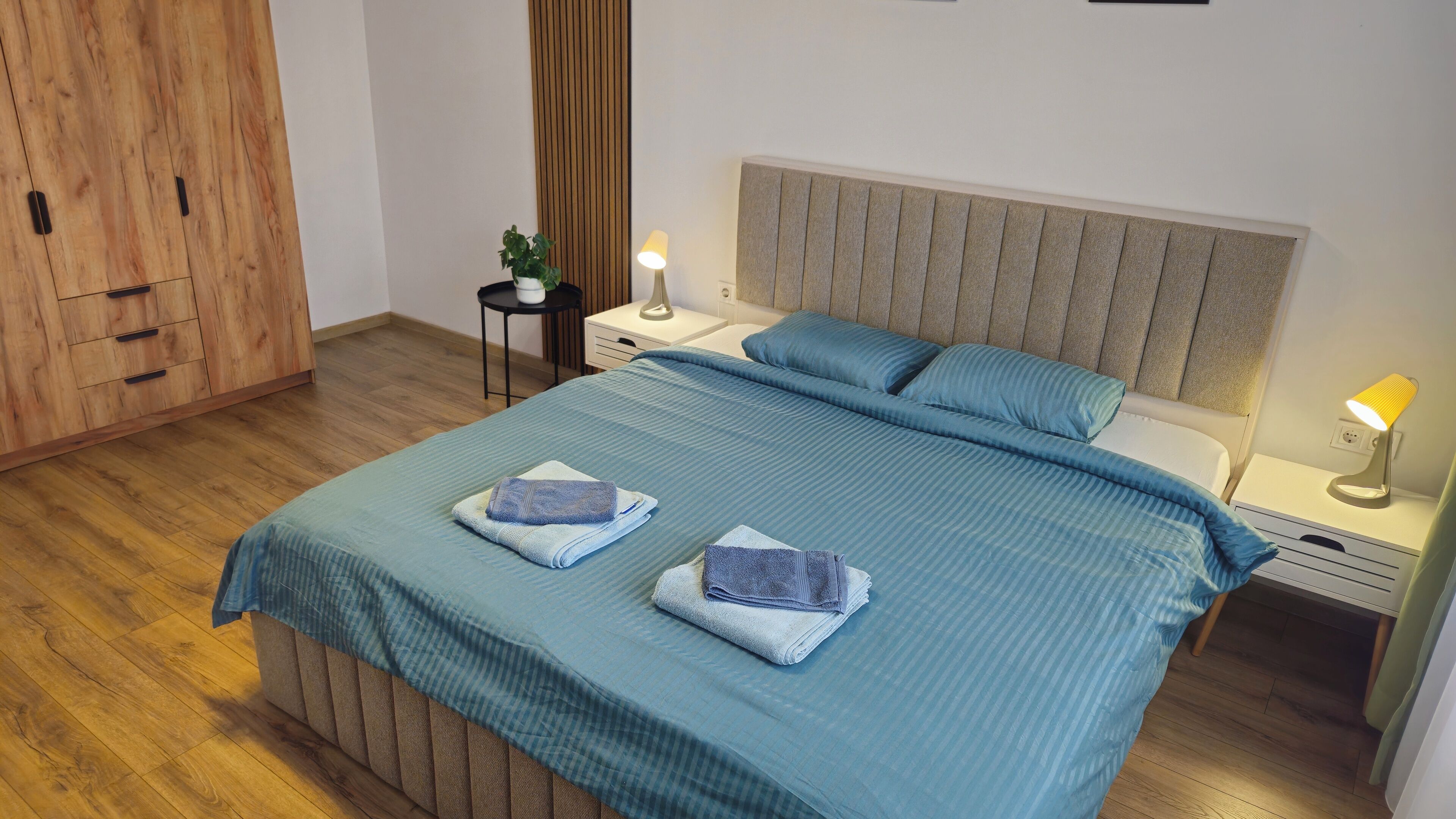 2 chambres, fer et planche à repasser, Wi-Fi, draps fournis