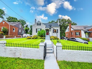Exterior - Charming & Relaxing 3BR Family-Friendly Stay in MD (District Heights)