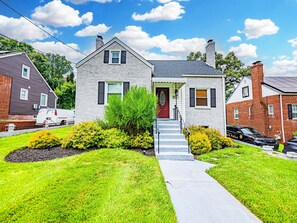 Exterior - Charming & Relaxing 3BR Family-Friendly Stay in MD (District Heights)