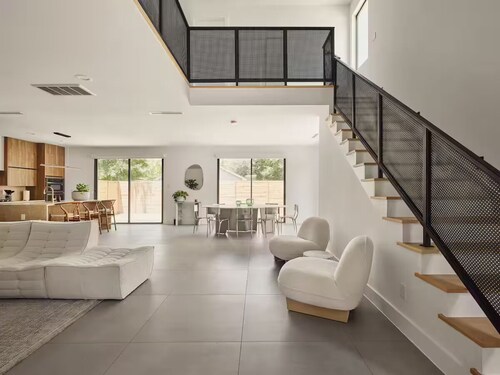 The Balcony Oak: Relax & Unwind