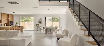 The Balcony Oak: Relax & Unwind