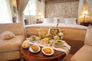 Deluxe Suite | In-room safe, soundproofing, iron/ironing board, free WiFi - Hotel Boutique Casa Regaleira (Campos do Jordão)