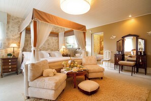Deluxe Suite | In-room safe, soundproofing, iron/ironing board, free WiFi - Hotel Boutique Casa Regaleira (Campos do Jordão)