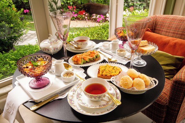 Free daily self-serve breakfast - Hotel Boutique Casa Regaleira (Campos do Jordão)