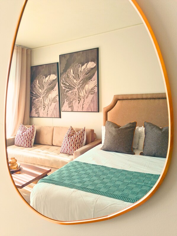 1 bedroom, iron/ironing board, WiFi, bed sheets - Cosy studio Apartment in Vibrant Rosebank: walking distance to Gautrain station (Johannesburg)