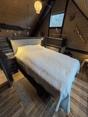 1 bedroom, desk, iron/ironing board, WiFi