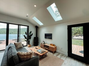 Luksusmökki, järvinäköala | Oleskelualue