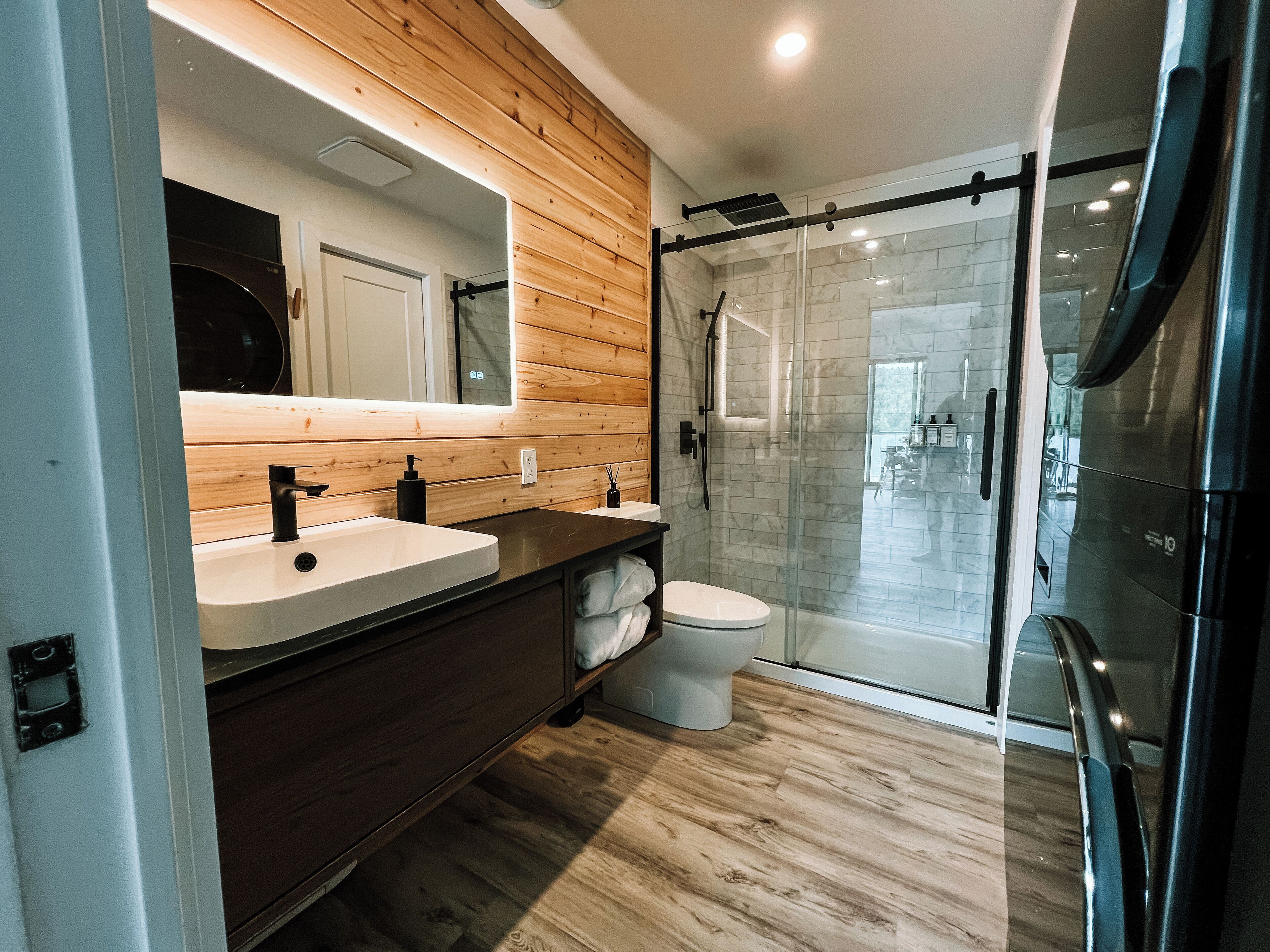 Luxury Cottage, Lake View | Bathroom | Slippers