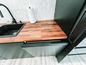Luxury Cottage, Lake View | Private kitchen