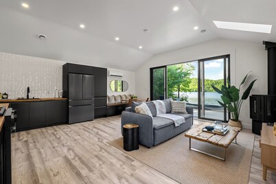 Nalu Retreat Lakeside