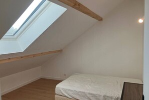 3 bedrooms, bed sheets