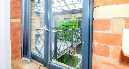 Contractors and Family-Friendly Apartment| Fast Wi-Fi and Free Parking