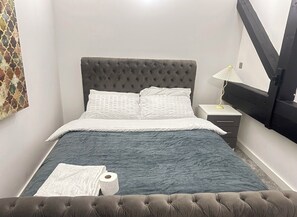 2 Schlafzimmer, Schreibtisch, Bügeleisen/Bügelbrett, kostenloses WLAN