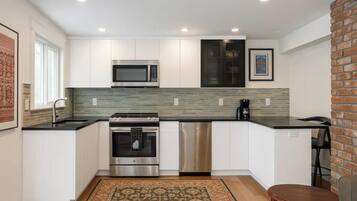 Micro-ondes, four, plaque de cuisson