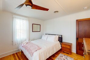 3 makuuhuonetta, silitysrauta/-lauta, internet, vuodevaatteet