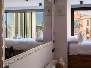 Iron/ironing board, bed sheets