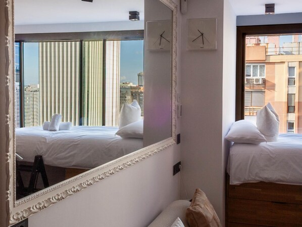 Iron/ironing board, bed sheets