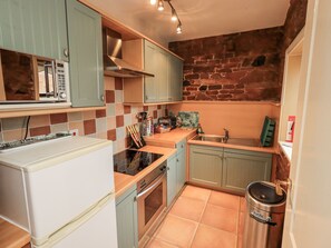 Cottage | Cuisine privée | Batterie de cuisine, vaisselle et ustensiles