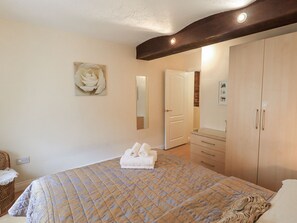 Cottage | 2 bedrooms, individually decorated, individually furnished, free WiFi