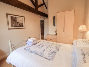 Cottage | 2 bedrooms, individually decorated, individually furnished, free WiFi - Millers Cottage (Wigton)