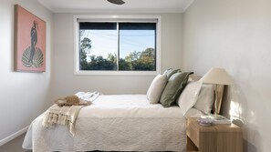 4 bedrooms, Internet, bed sheets