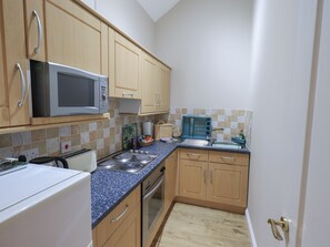 Cottage | Private kitchen | Cookware/dishes/utensils