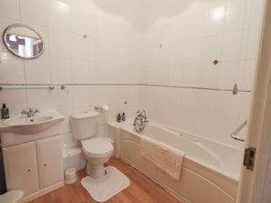 Cottage | Bathroom - The Hayloft (Wigton)