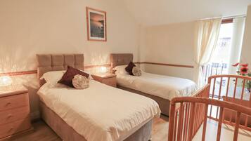 Cottage | 2 bedrooms, individually decorated, individually furnished, free WiFi