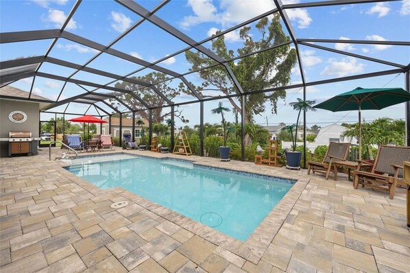 室外游泳池，恒温泳池