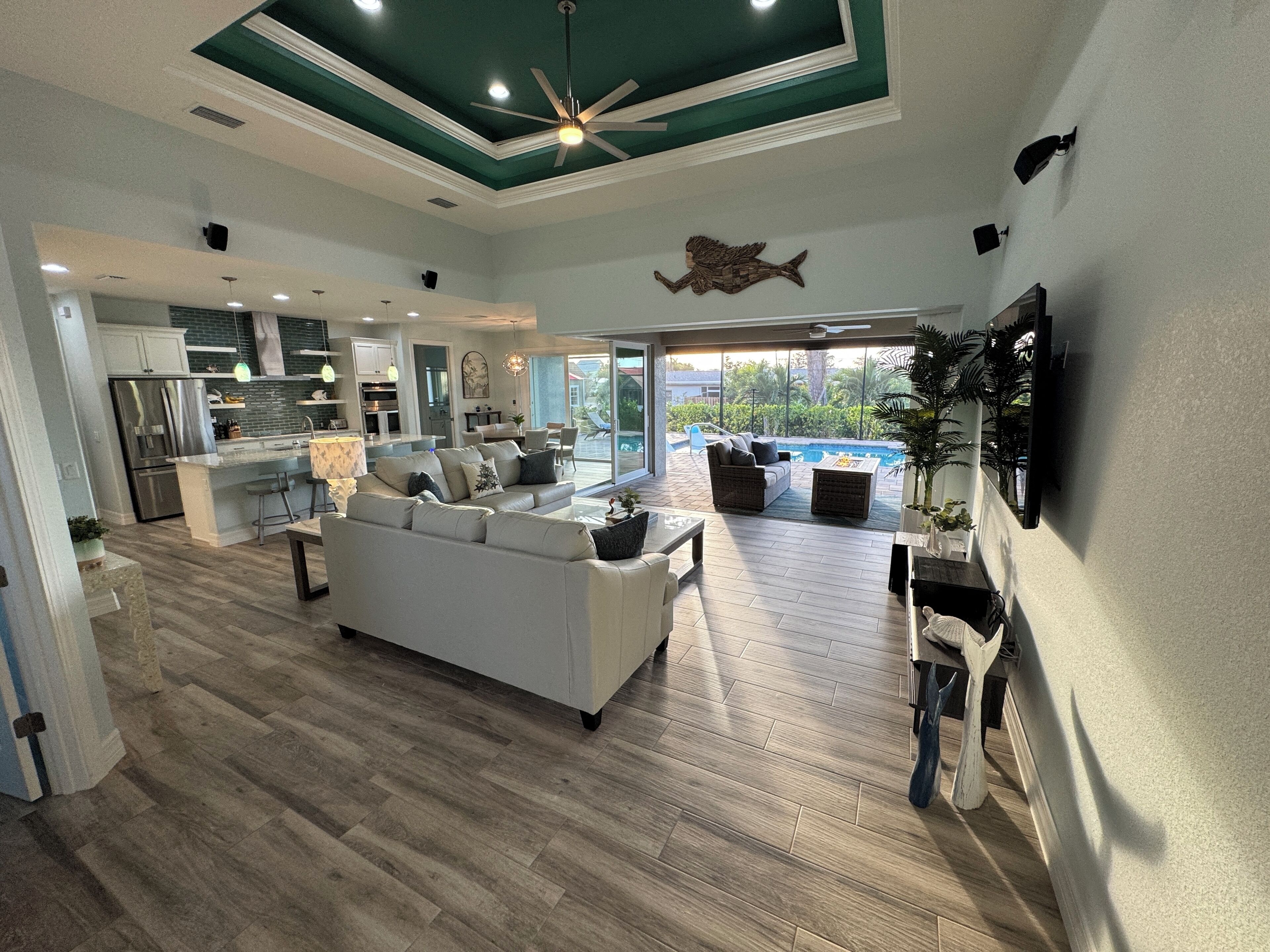 Televisie en een computerscherm