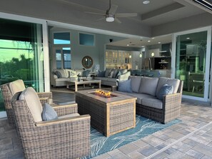 テレビ、PC モニター