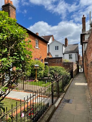 Exterior - Historic 1Bd Cottage In Heart Of Farnham (Farnham)