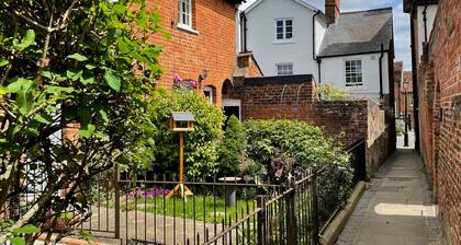 Historic 1Bd Cottage In Heart Of Farnham