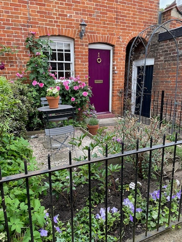 Historic 1Bd Cottage In Heart Of Farnham