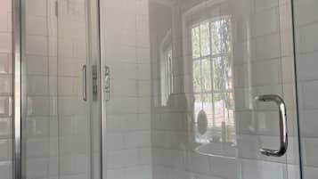 Cottage | Bathroom