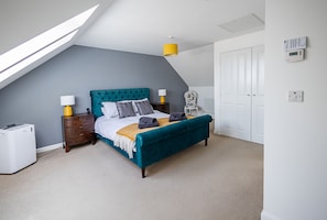 House - Spacious 4Bd Home With Patio Garden, Bbq & Parking (Romsey)