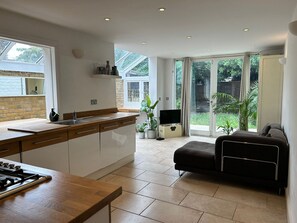 Apartment | Living room - Modern, Spacious 1 Bedroom Garden Flat Sw18 (London)