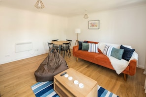Living room - Charming 2Bd Flat Near Tower Bridge, Bermondsey (London)
